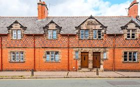 Castrum House - Chester Escape